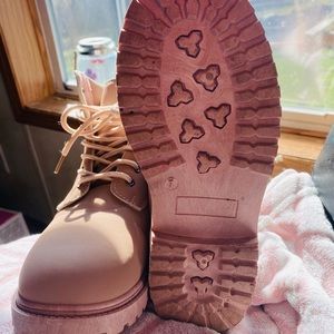 Charles Albert boots. Size 7m, if a female size 8.5 in womens